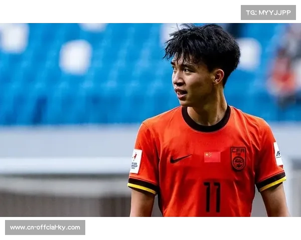 王钰栋黄龙体育中心滑跪庆祝，年轻前锋的激情绽放